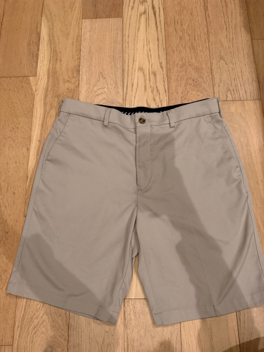 Roundtree & Yorke Men's Flat Front Shorts in Light Khaki